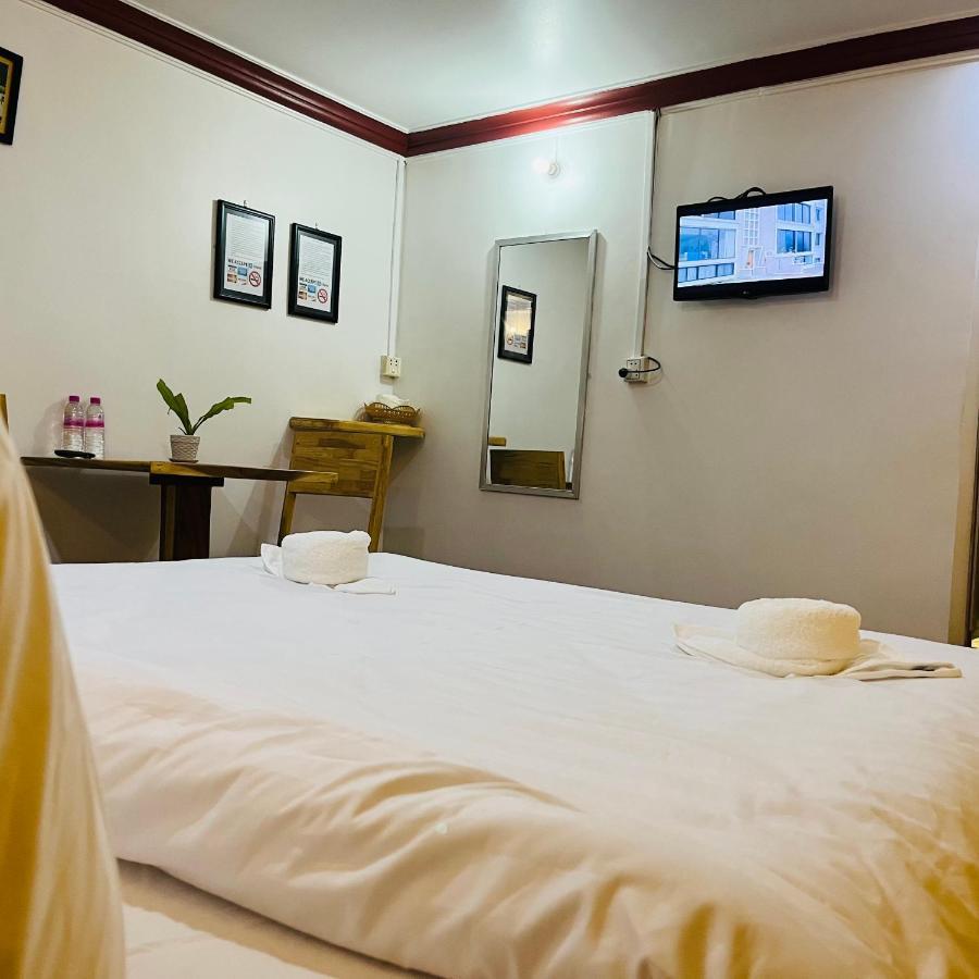 Por Chey Hotel Батамбанг Екстериор снимка