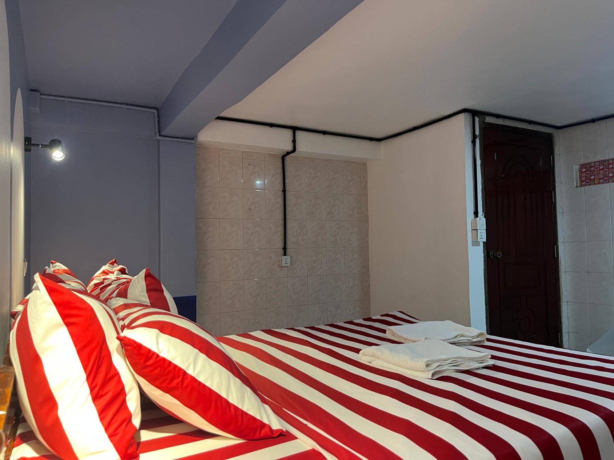Por Chey Hotel Батамбанг Екстериор снимка